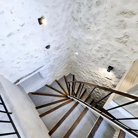 La Fourmiliere - Dans Le Vieil Antibes