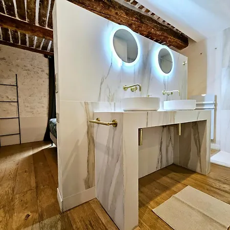 La Fourmiliere - Dans Le Vieil * Antibes