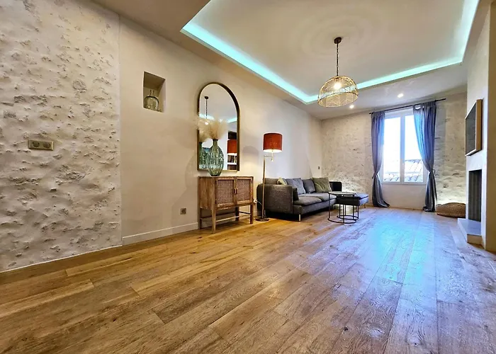 La Fourmiliere - Dans Le Vieil 昂蒂布