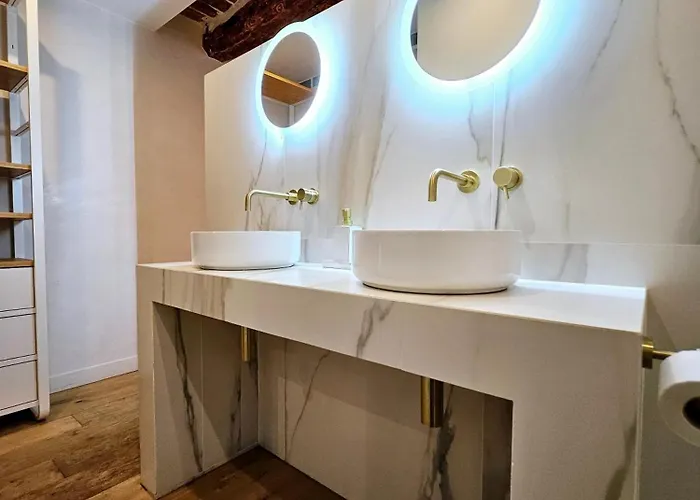 La Fourmiliere - Dans Le Vieil * 昂蒂布