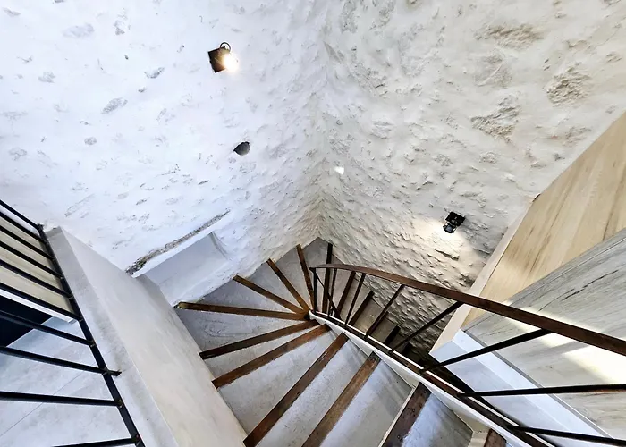 La Fourmiliere - Dans Le Vieil 昂蒂布