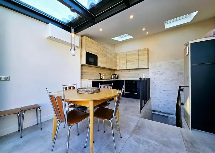 La Fourmiliere - Dans Le Vieil * 昂蒂布